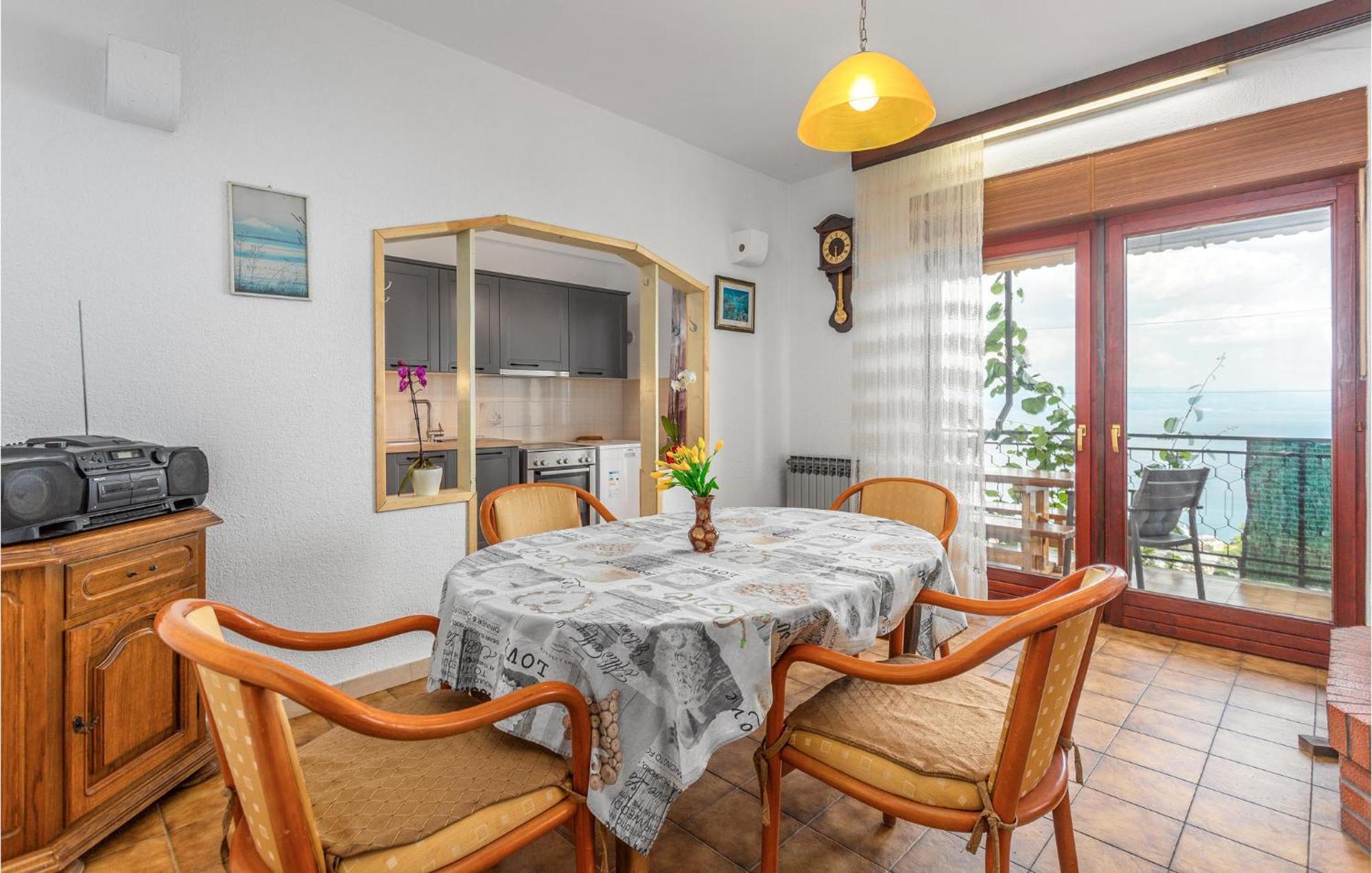 Nice Apartment In Lovran With Kitchen Extérieur photo